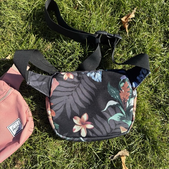 Herschel Seventeen Hip Packs Fanny Bags Pink & Floral Adjustable Belt Lot of 2 - Picture 3 of 8